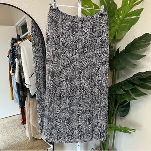 ✨ Snake Skin Print Midi Skirt | Black & White Textured Pattern Sz L/XL
